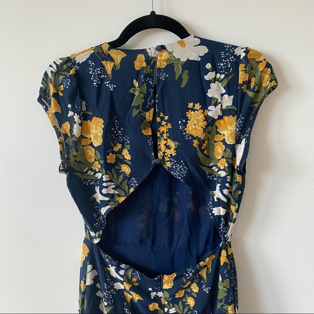 Aritzia Hamptons Dress Dupe w Reformation Style Blue Floral Print Commense